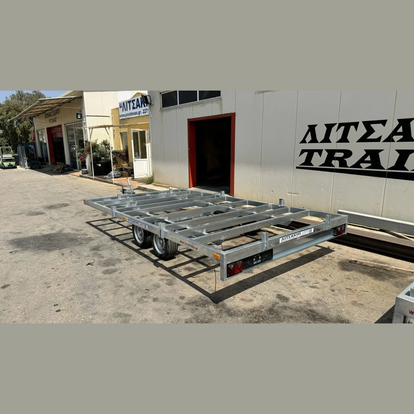 Επίπεδη πλατφόρμα Α4525Β — φωτογραφία 1 από 4 | Τρέιλερ οχημάτων & πλατφόρμες